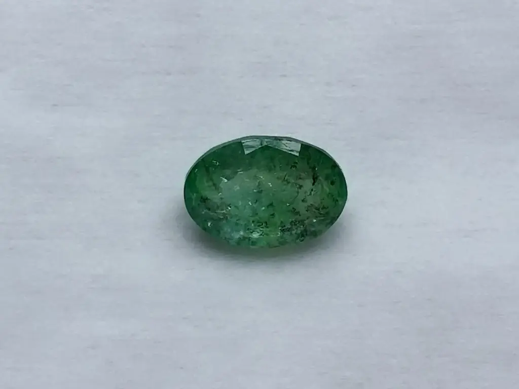 Beryl Emerald ( 6. 20 Carat )