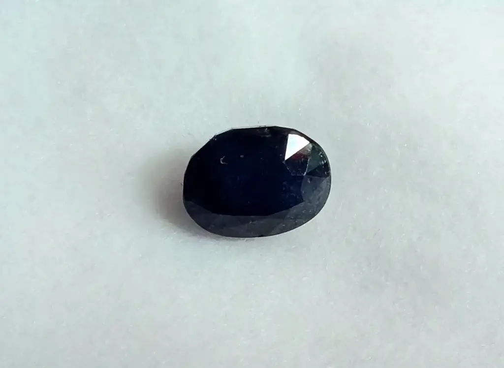 Natural Bluesapphire ( 6 Carat )